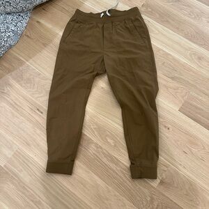 Men’s vuori meta joggers size large